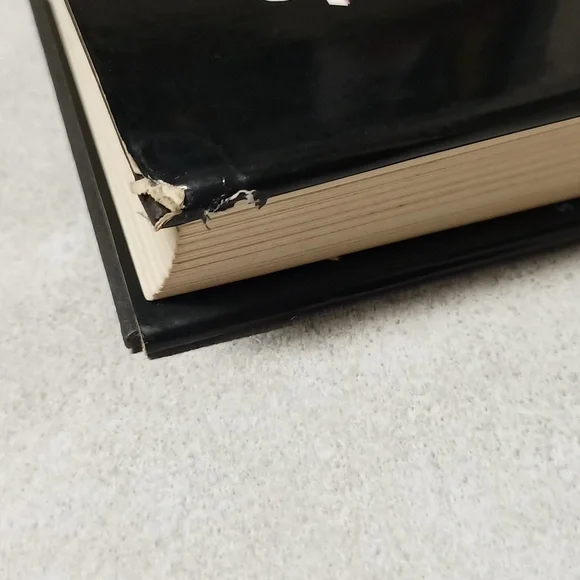 Star Trek The Next Generation: Dark Mirror Book - Picture 3 of 10